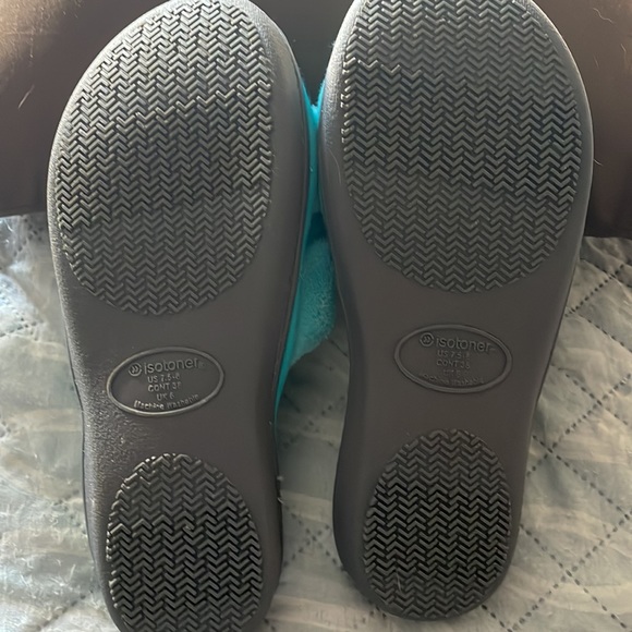 Isotoner slippers - Picture 2 of 5